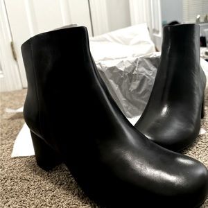 New Vionic black boots